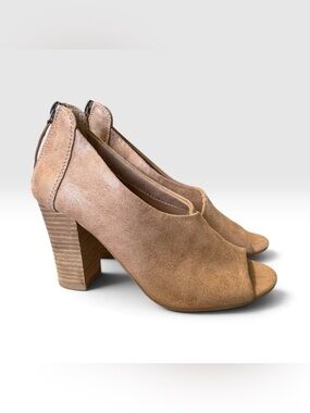 Very G Taupe Faux Suede Peep Toe Block Heel Booties Size 7, 3” Heel